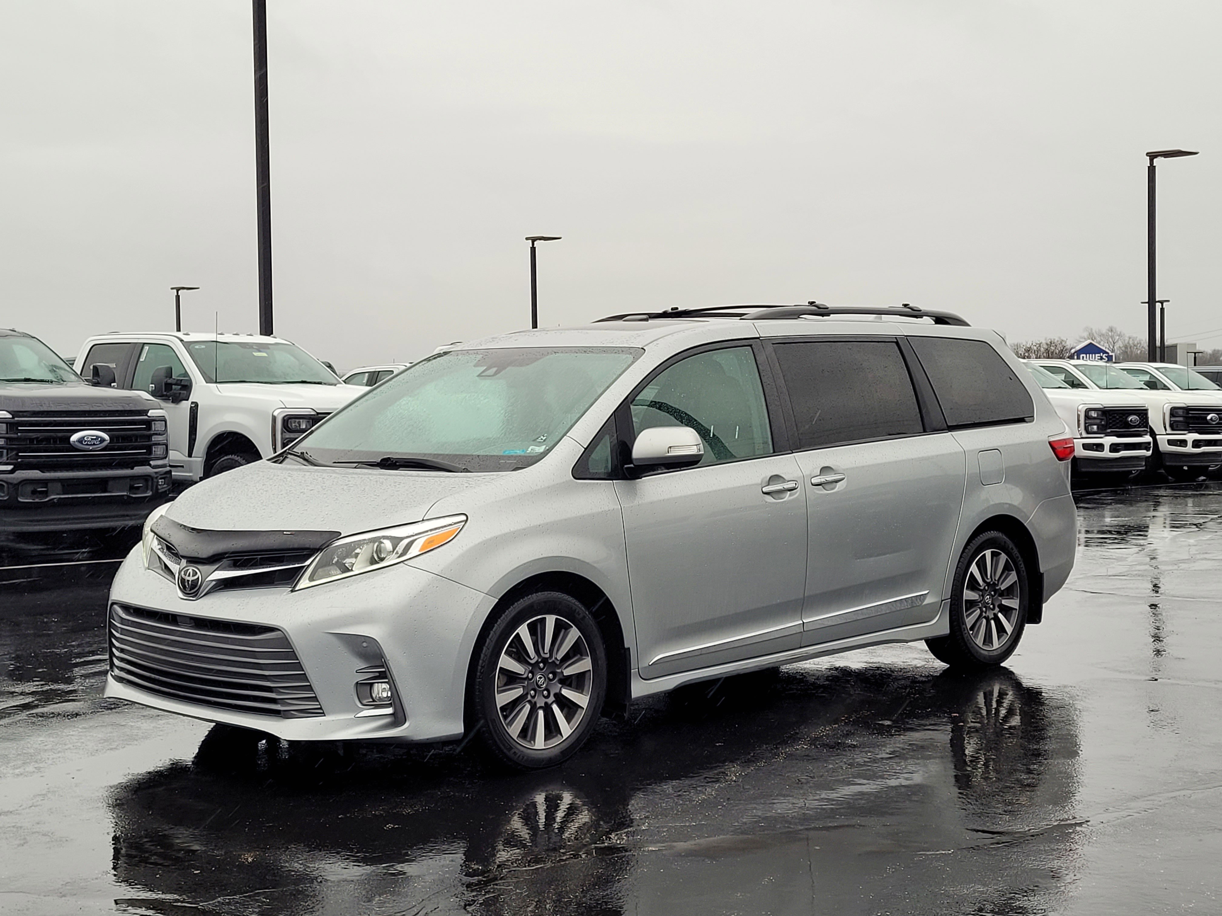 Used 2019 Toyota Sienna Limited image 8