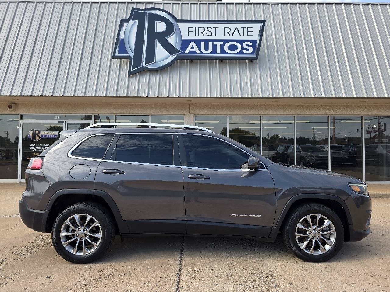 Used 2020 Jeep Cherokee Latitude Plus w/ Cold Weather Group FWD image 9