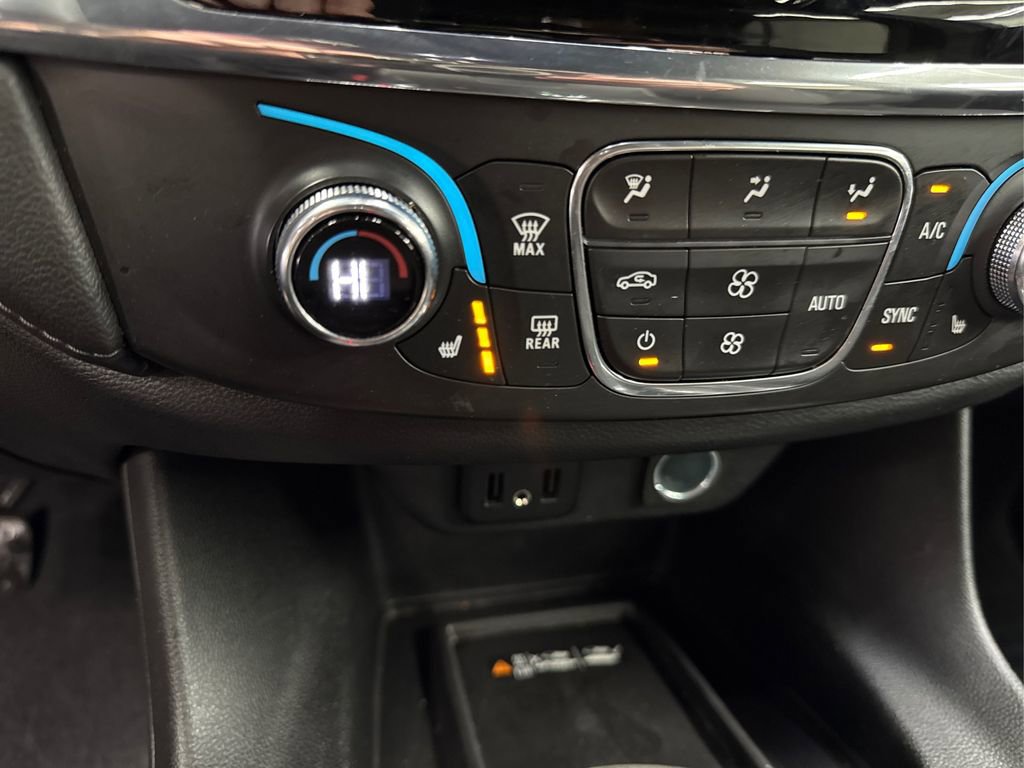 Used 2023 Chevrolet Traverse LT image 34