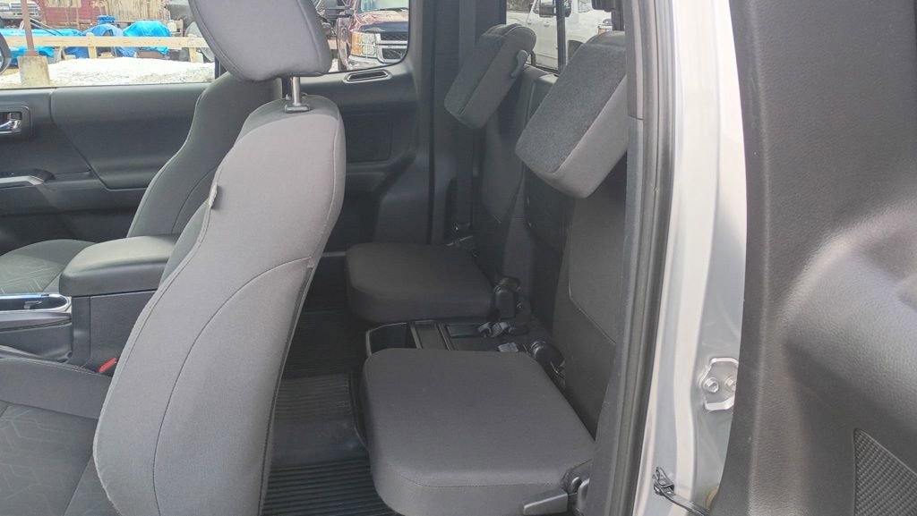 Used 2017 Toyota Tacoma TRD Sport w/ Premium & Technology Package image 12