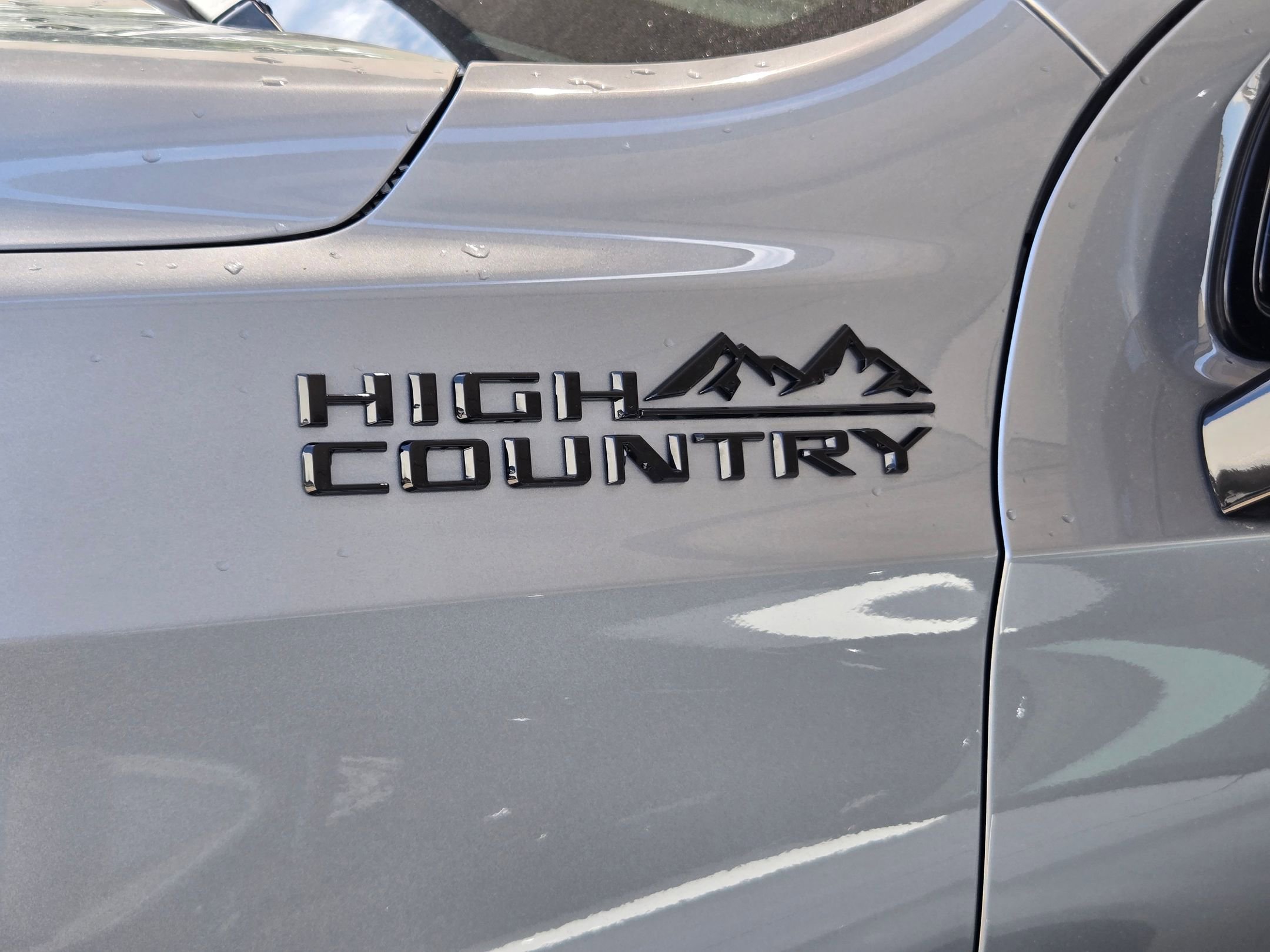 Certified 2025 Chevrolet Suburban High Country AWD/4WD image 5
