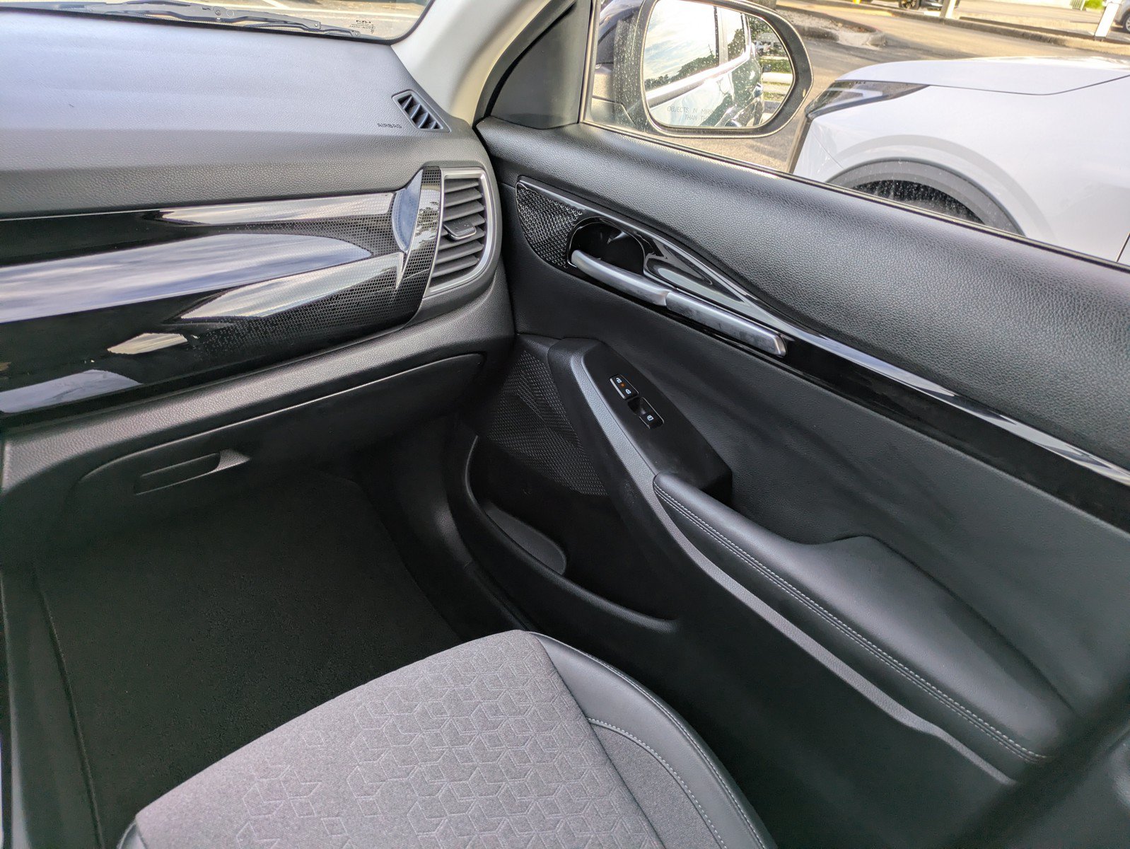 Certified 2025 Kia Seltos S FWD image 14