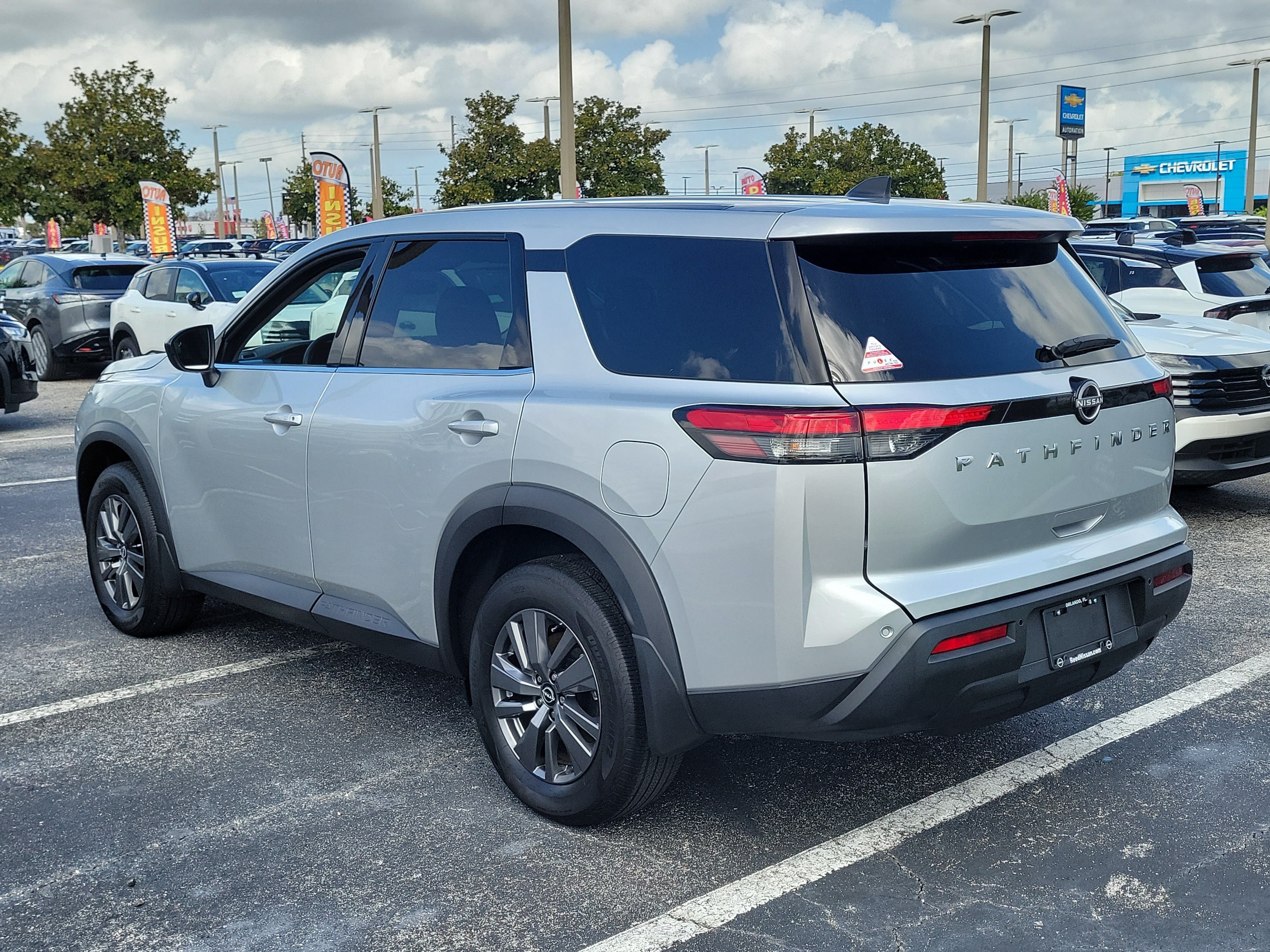 Certified 2025 Nissan Pathfinder S FWD image 8