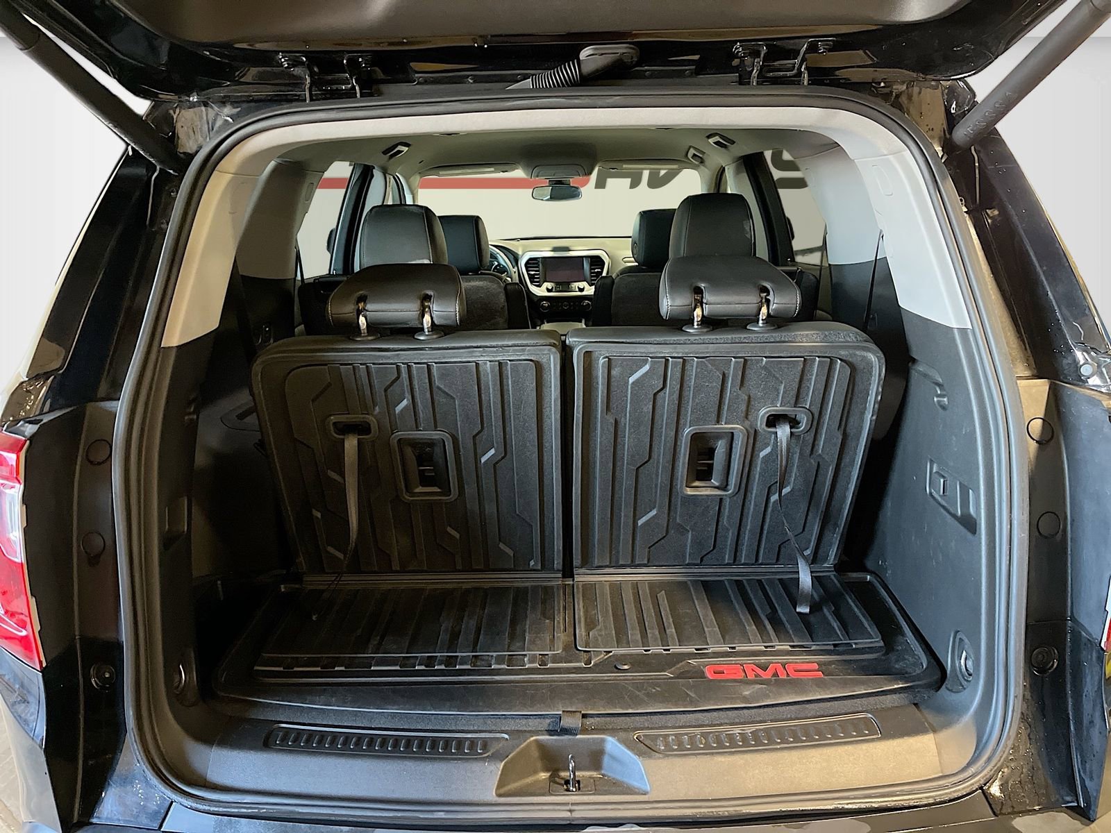 Used 2023 GMC Acadia SLT w/ Preferred Package image 28