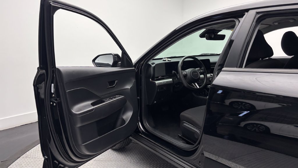 Used 2024 Hyundai Kona SE AWD/4WD image 15