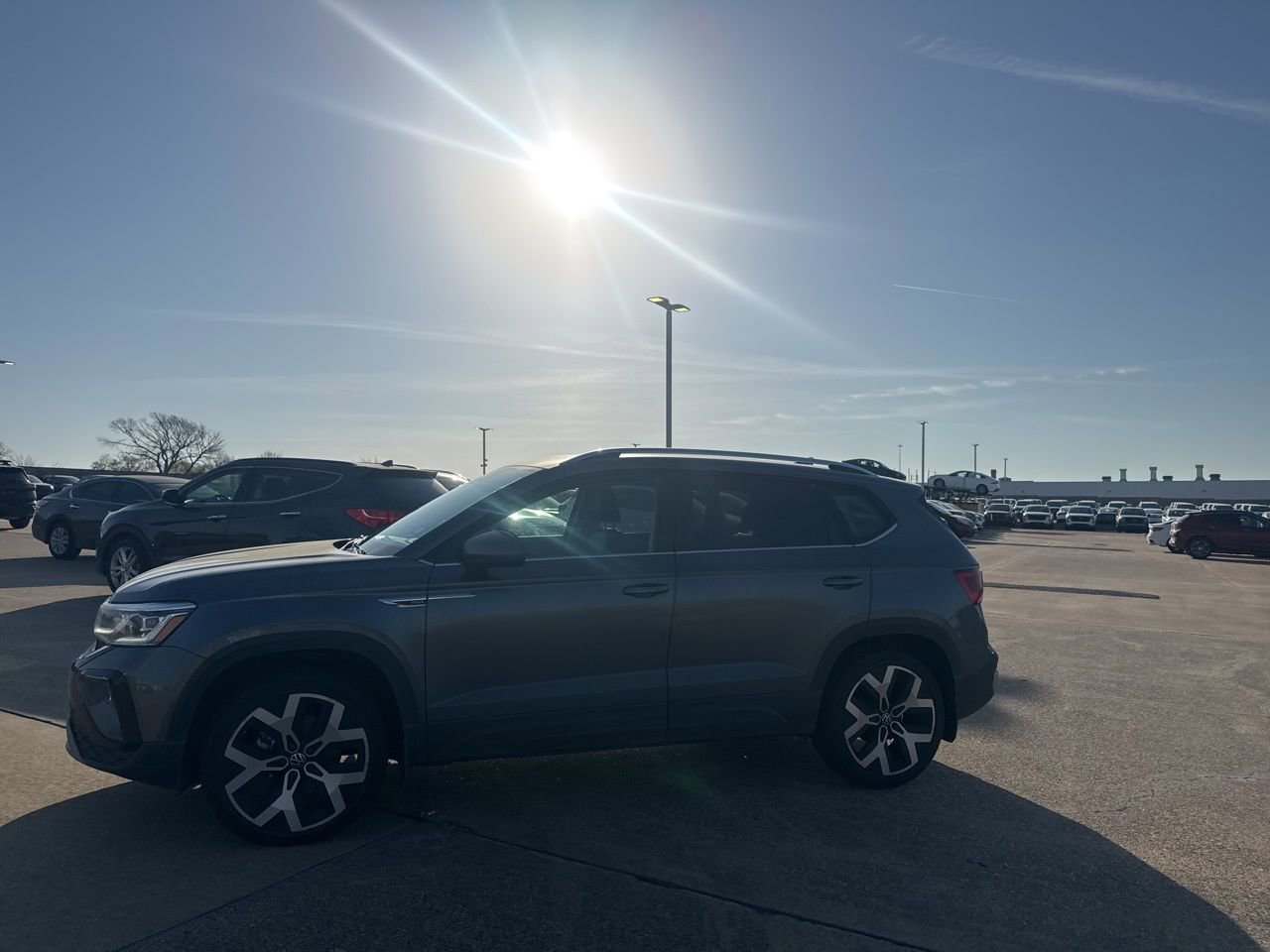 Used 2022 Volkswagen Taos SEL image 11