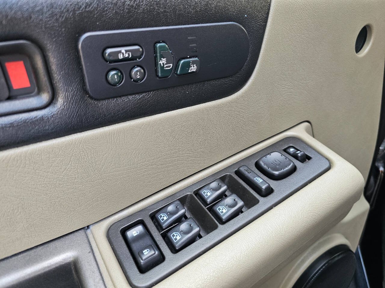 Used 2003 HUMMER H2 w/ Preferred Equipment Group AWD/4WD image 10