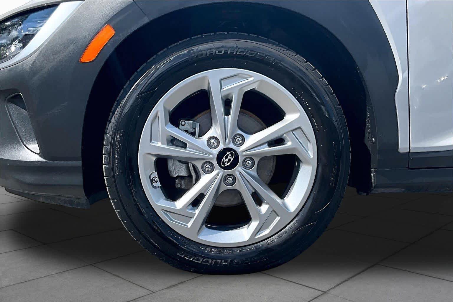 Used 2022 Hyundai Kona SEL w/ Convenience Package FWD image 11