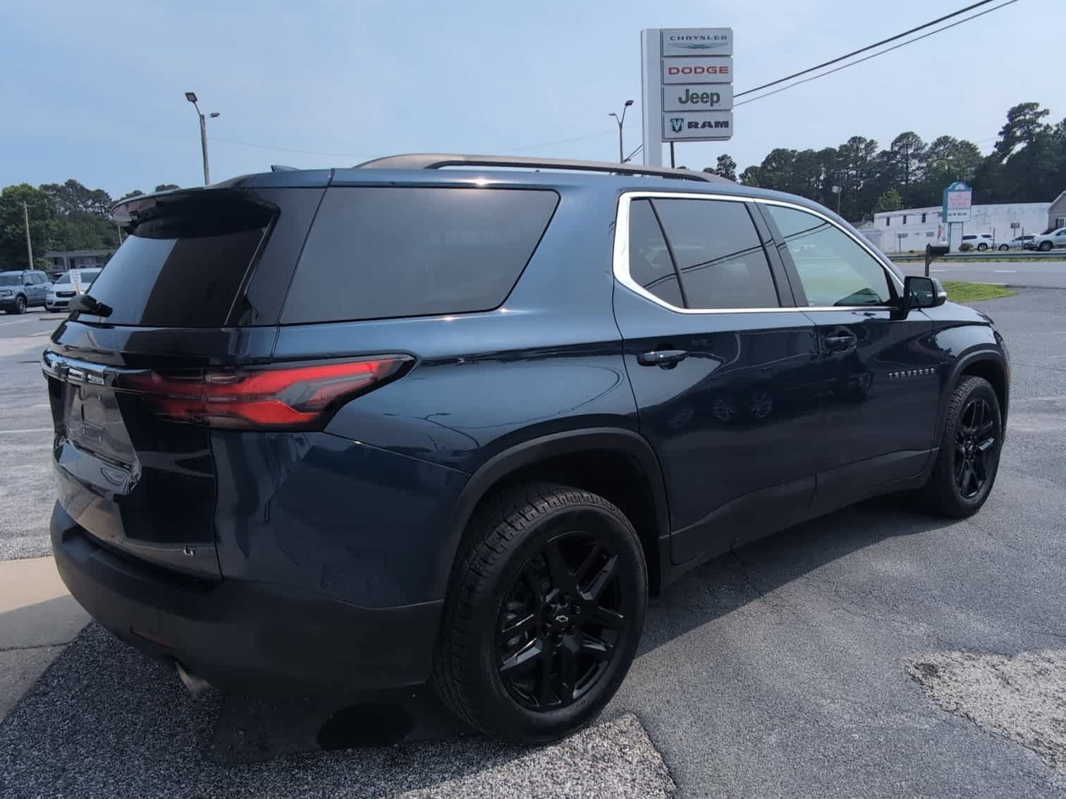 Used 2023 Chevrolet Traverse LT FWD image 12