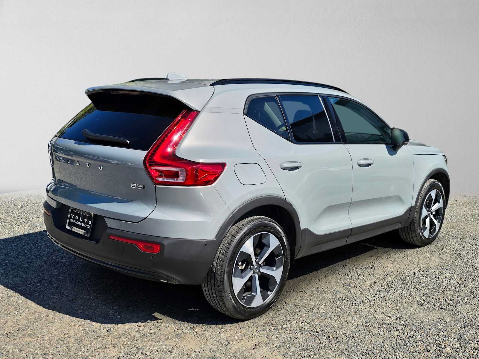 Used 2026 Volvo XC40 B5 Plus w/ Protection Package Premier AWD/4WD image 3