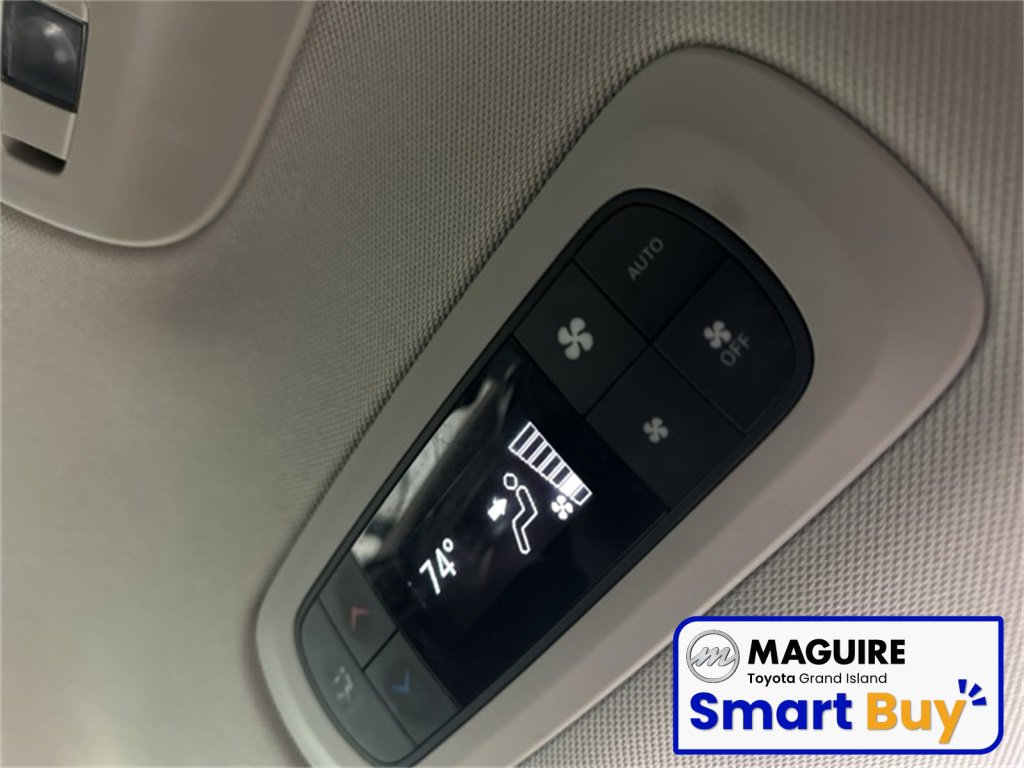 Used 2022 Chrysler Pacifica Touring-L image 25