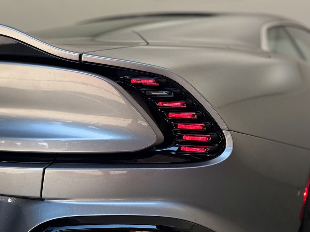 New 2025 Aston Martin Vanquish image 30