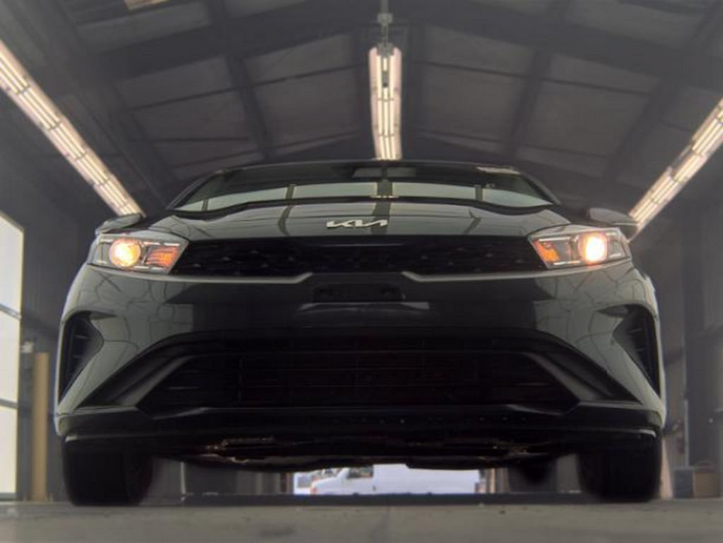 Used 2024 Kia Forte LXS w/ LXS Technology Package FWD image 4