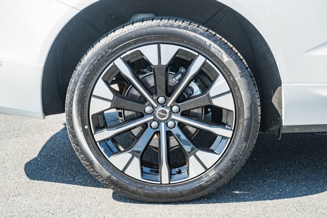 Certified 2026 Volvo XC60 B5 Plus AWD/4WD image 19