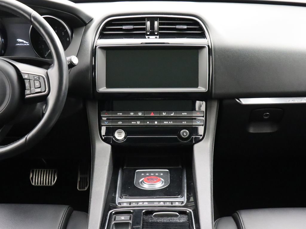 Used 2019 Jaguar F-PACE Premium AWD/4WD image 24