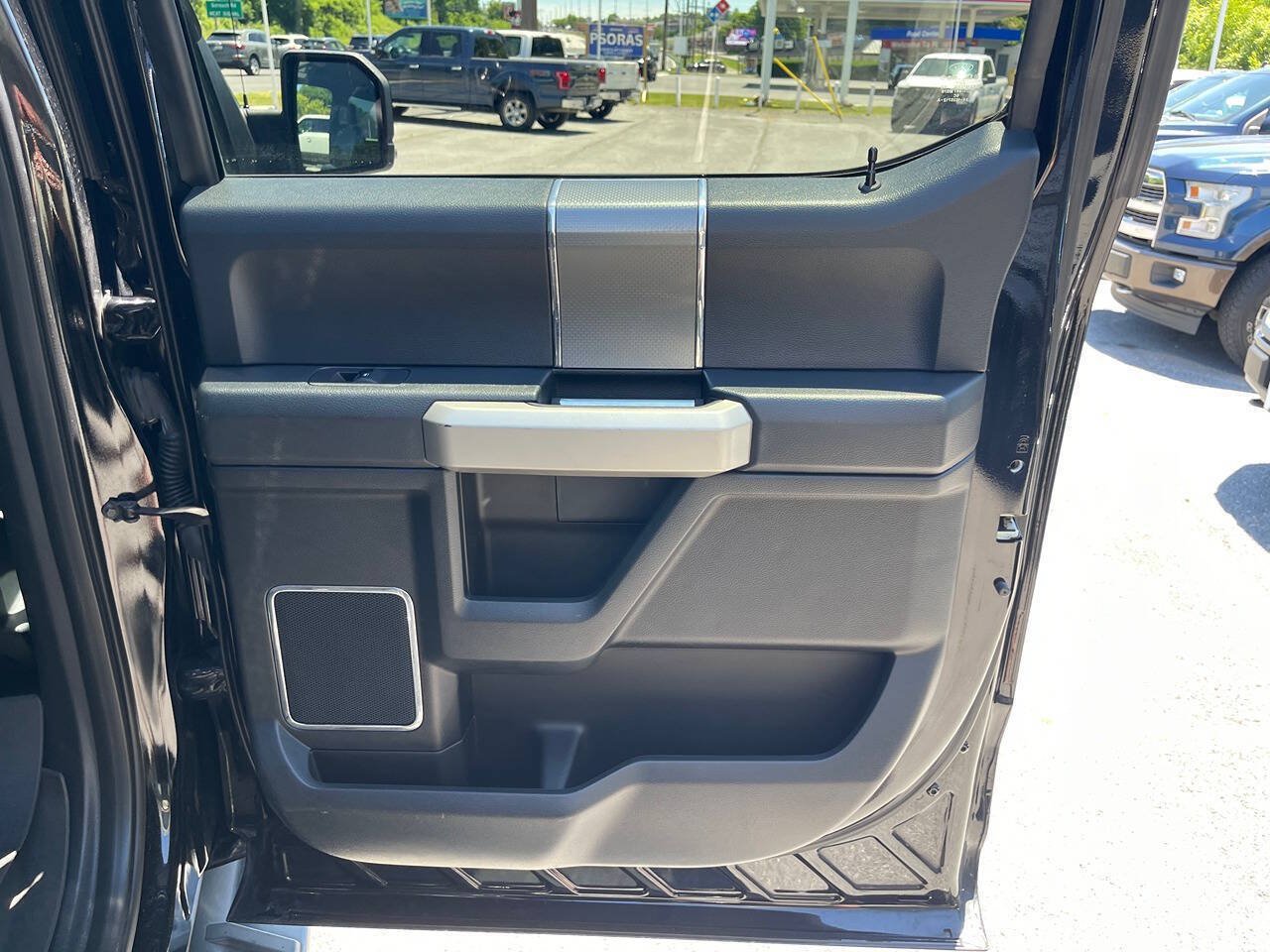 Used 2016 Ford F150 Lariat AWD/4WD image 31