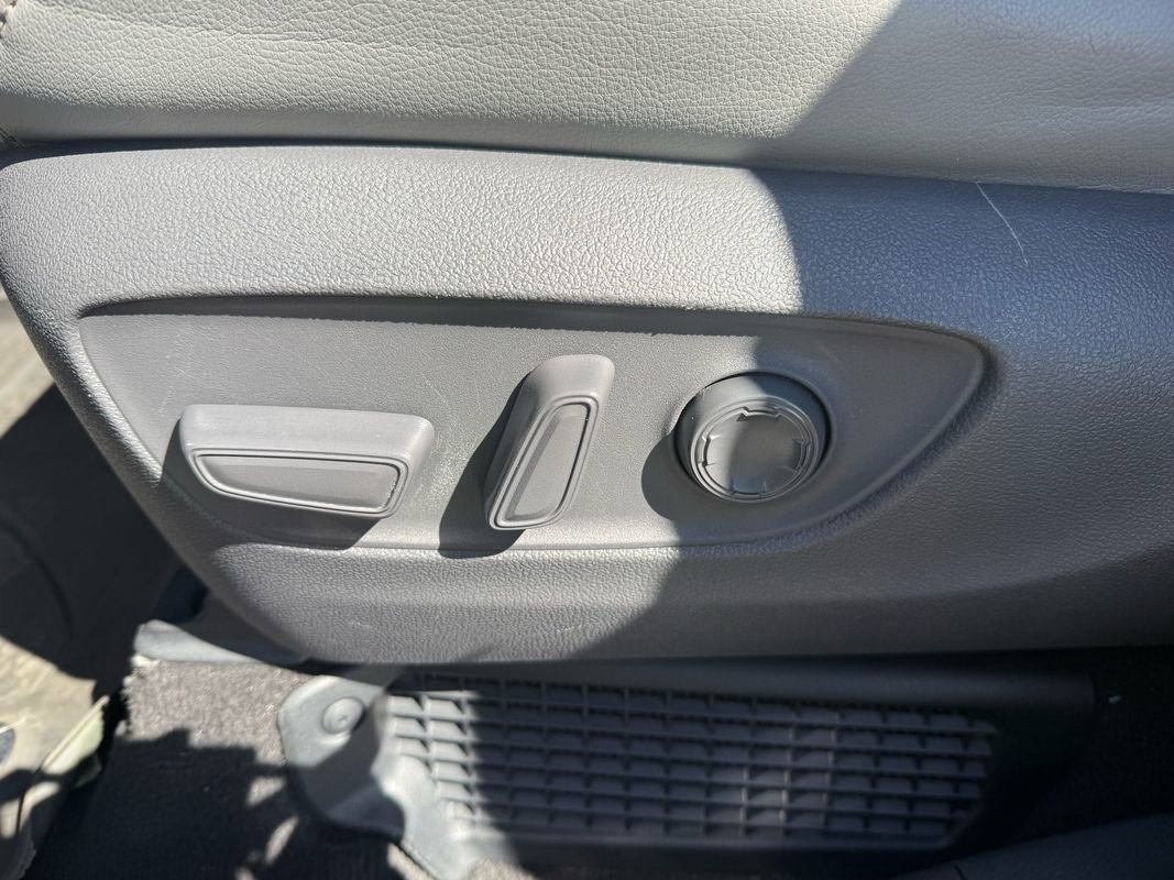 Used 2021 Toyota Sienna Limited FWD image 18