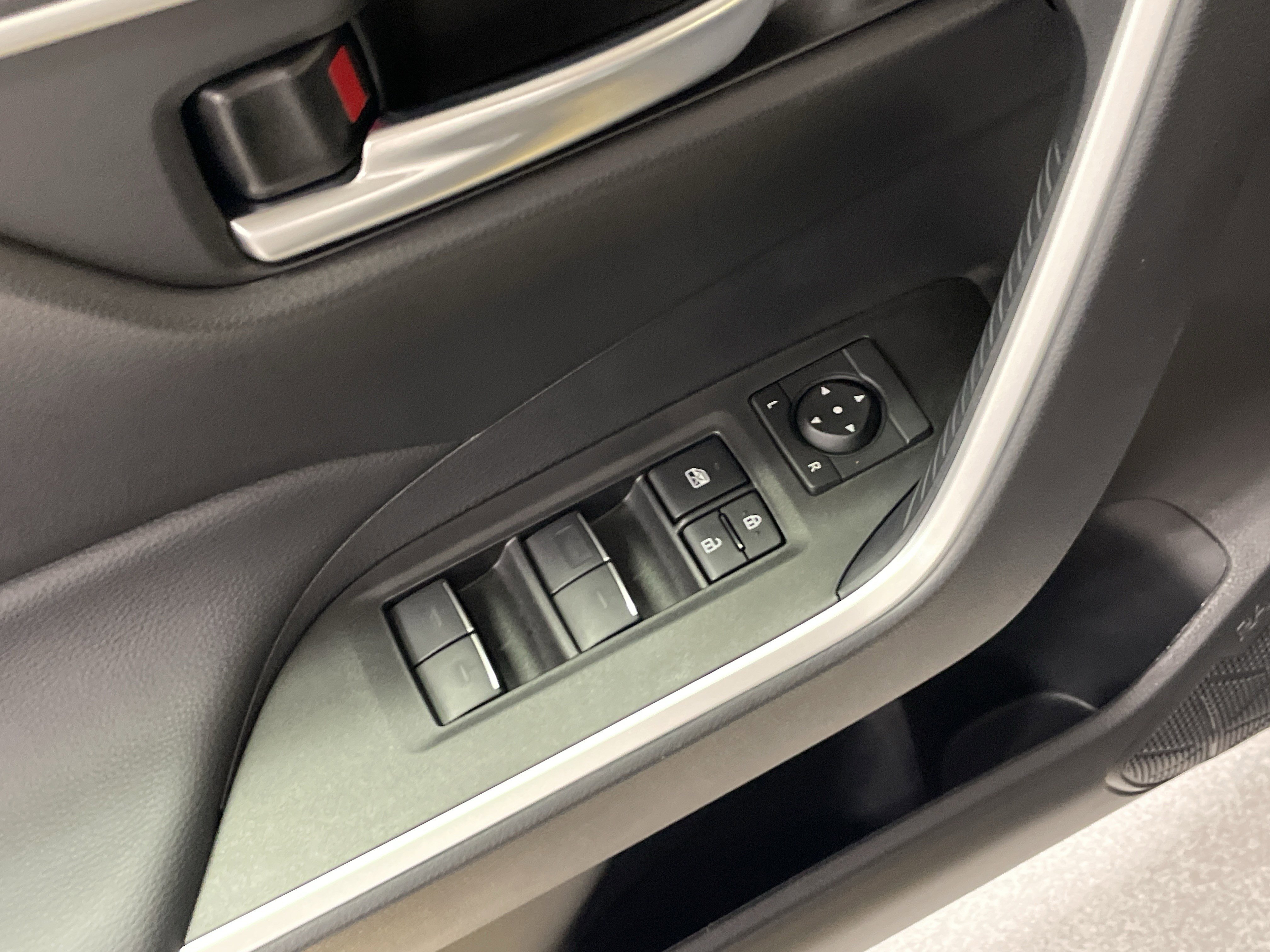 Certified 2025 Toyota RAV4 XLE w/ Convenience Package FWD image 15
