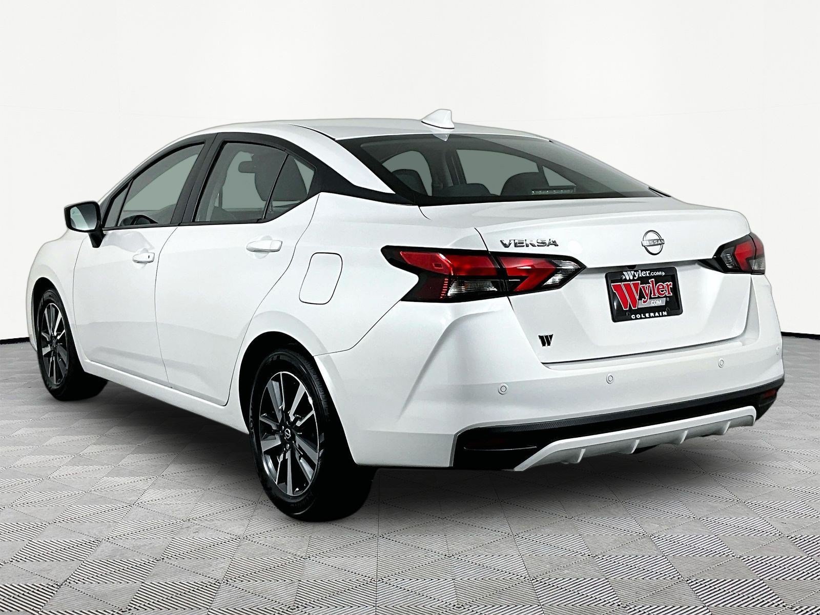 Certified 2025 Nissan Versa SV w/ Trunk Package FWD image 4