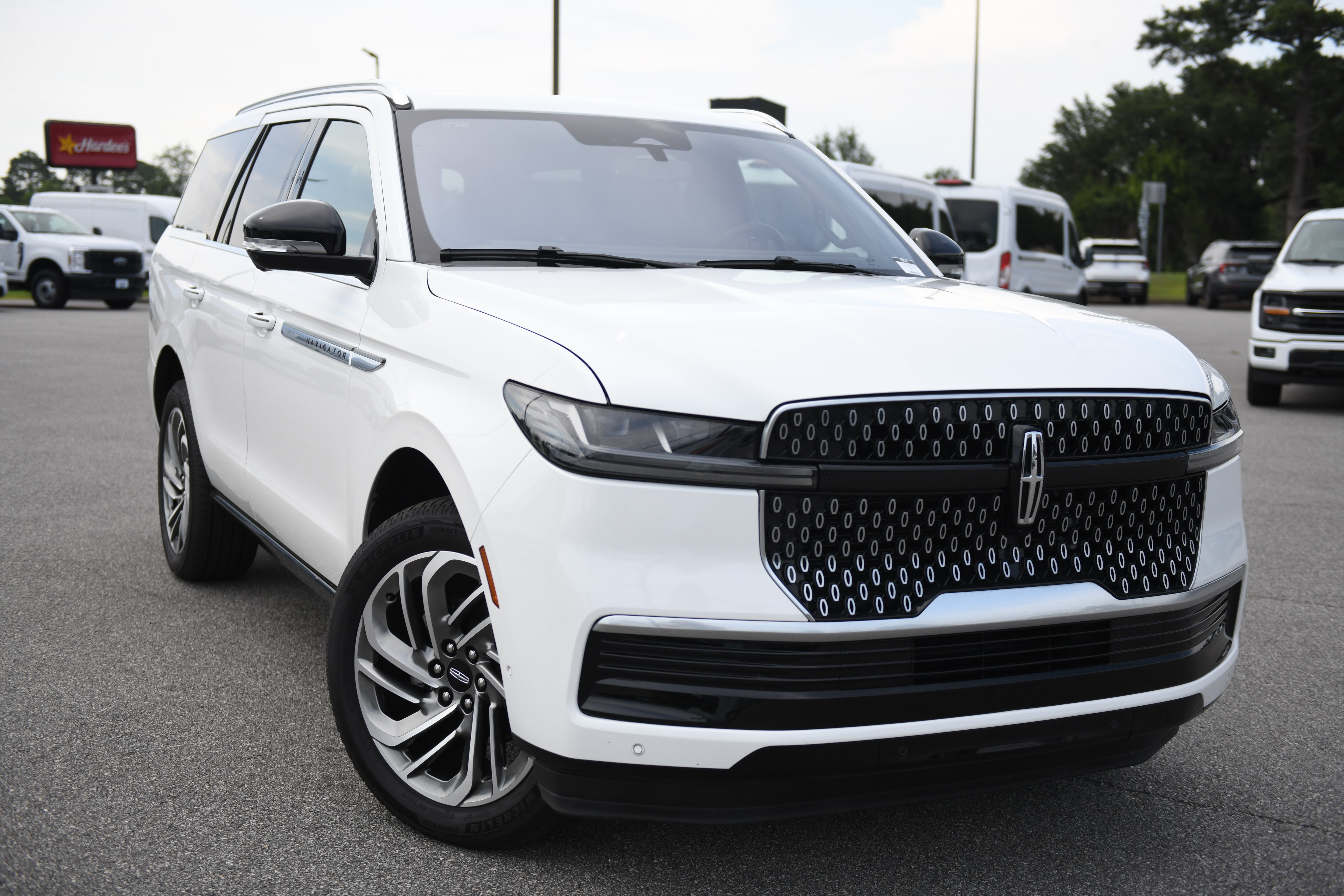 Used 2025 Lincoln Navigator Reserve AWD/4WD image 3