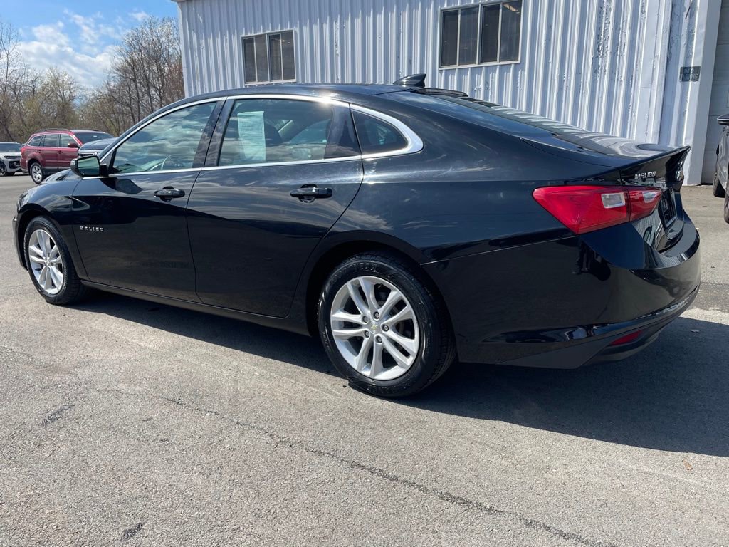 Used 2018 Chevrolet Malibu LT FWD image 2