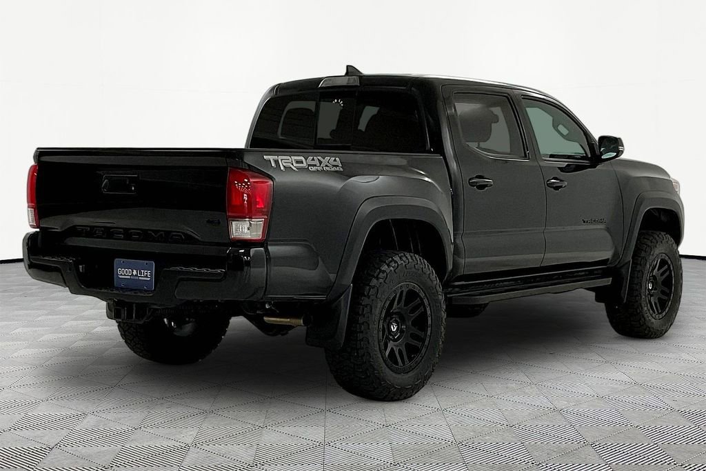 Used 2017 Toyota Tacoma TRD Off-Road w/ Premium & Technology Package image 6