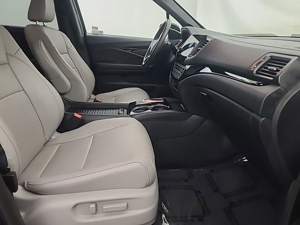 Used 2023 Honda Passport Elite image 14