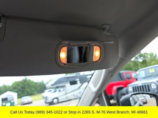 Used 2023 Chrysler Pacifica Touring-L FWD image 33