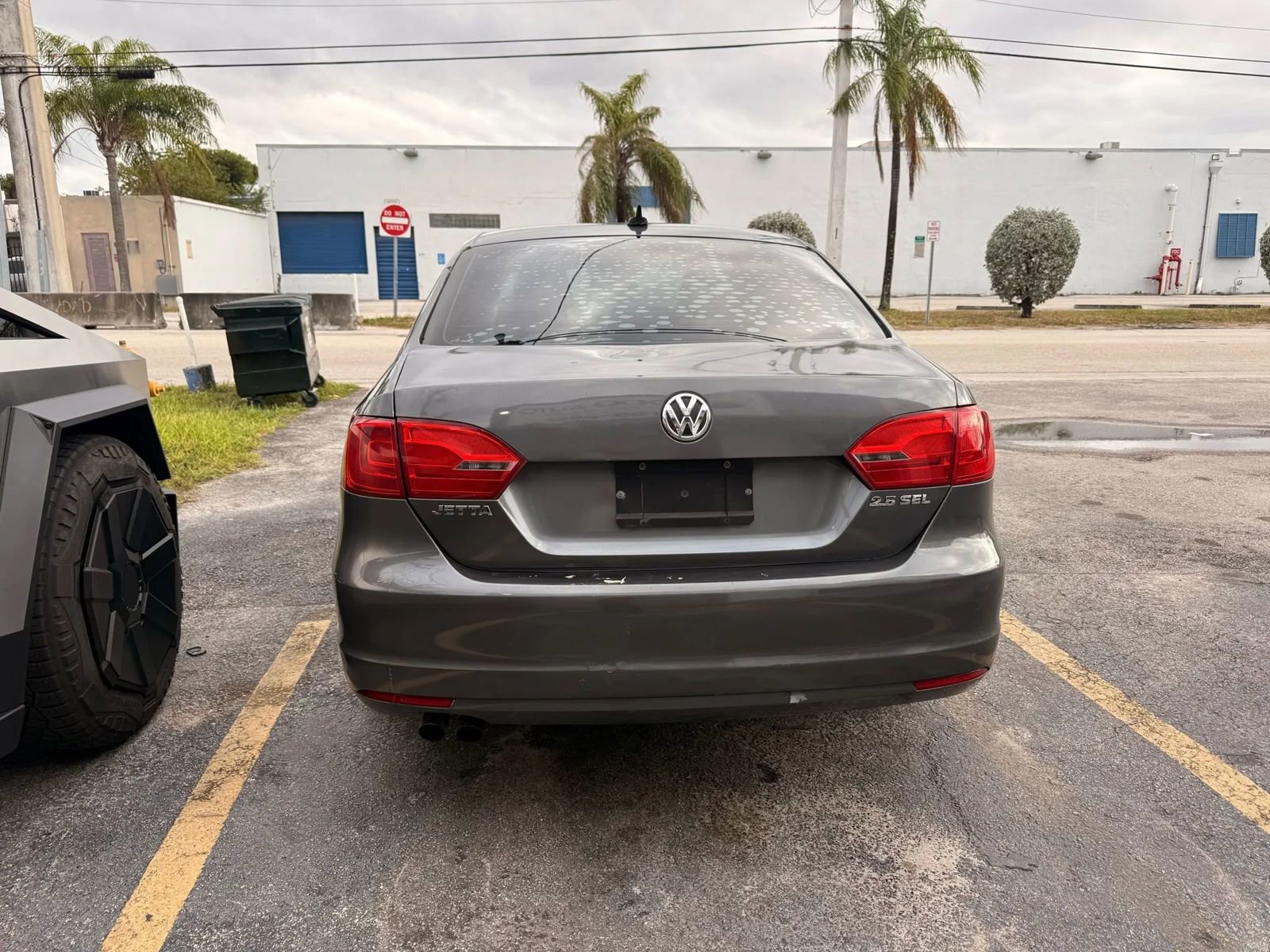 Used 2011 Volkswagen Jetta SEL image 4