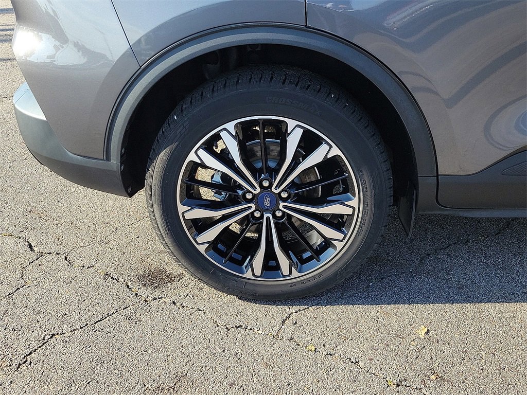 Used 2021 Ford Escape SE w/ SE Sport Appearance Package image 7