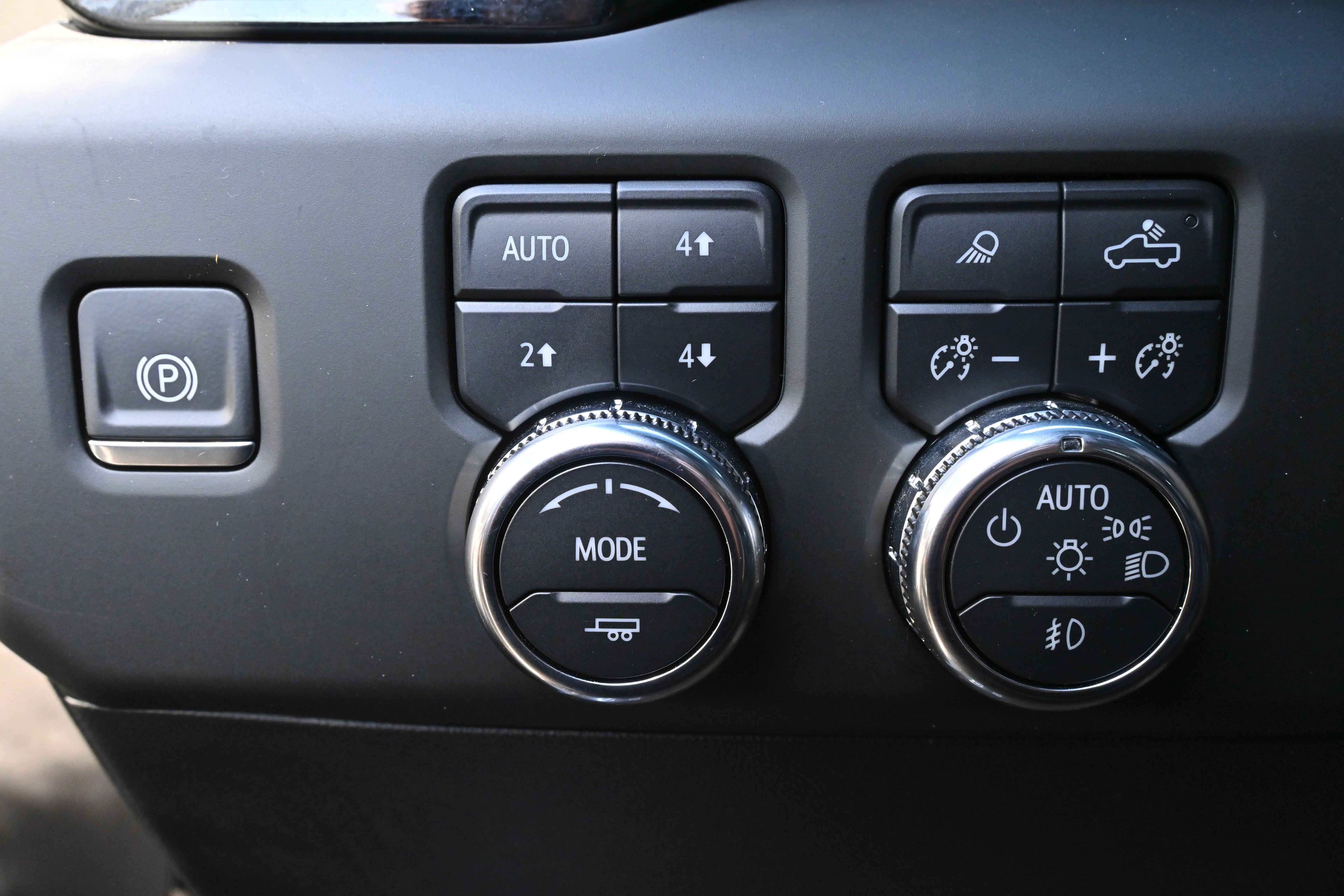 Used 2024 GMC Sierra 1500 AT4 w/ Technology Package image 31