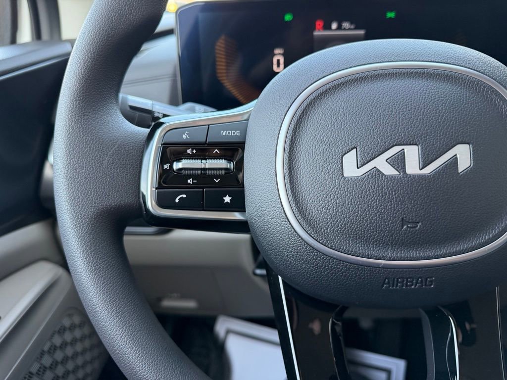 New 2026 Kia Carnival LX image 32