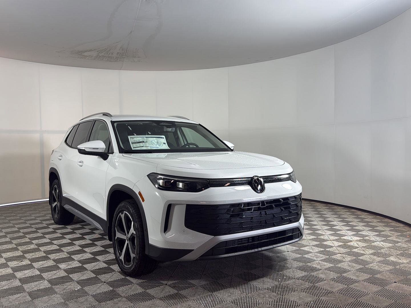 New 2026 Volkswagen Tiguan SE AWD/4WD image 1