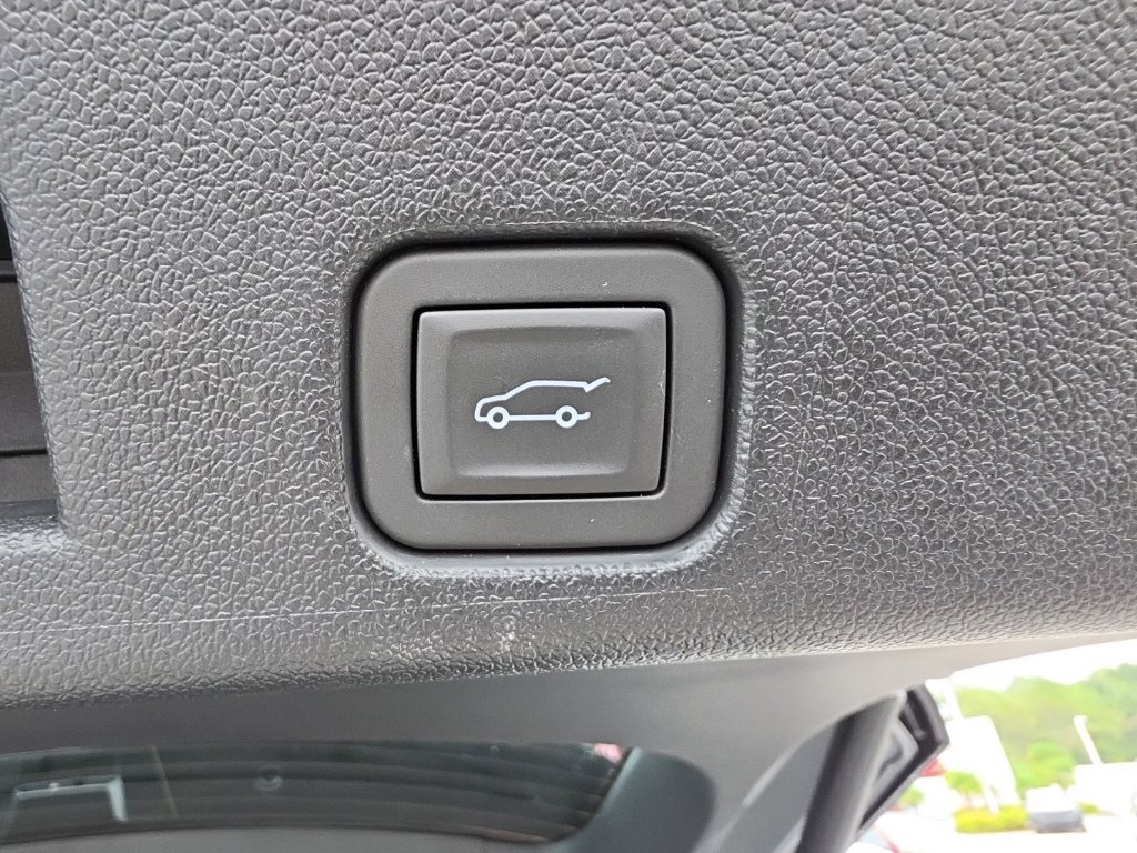 Used 2025 Buick Enclave Avenir w/ Super Cruise Package FWD image 18