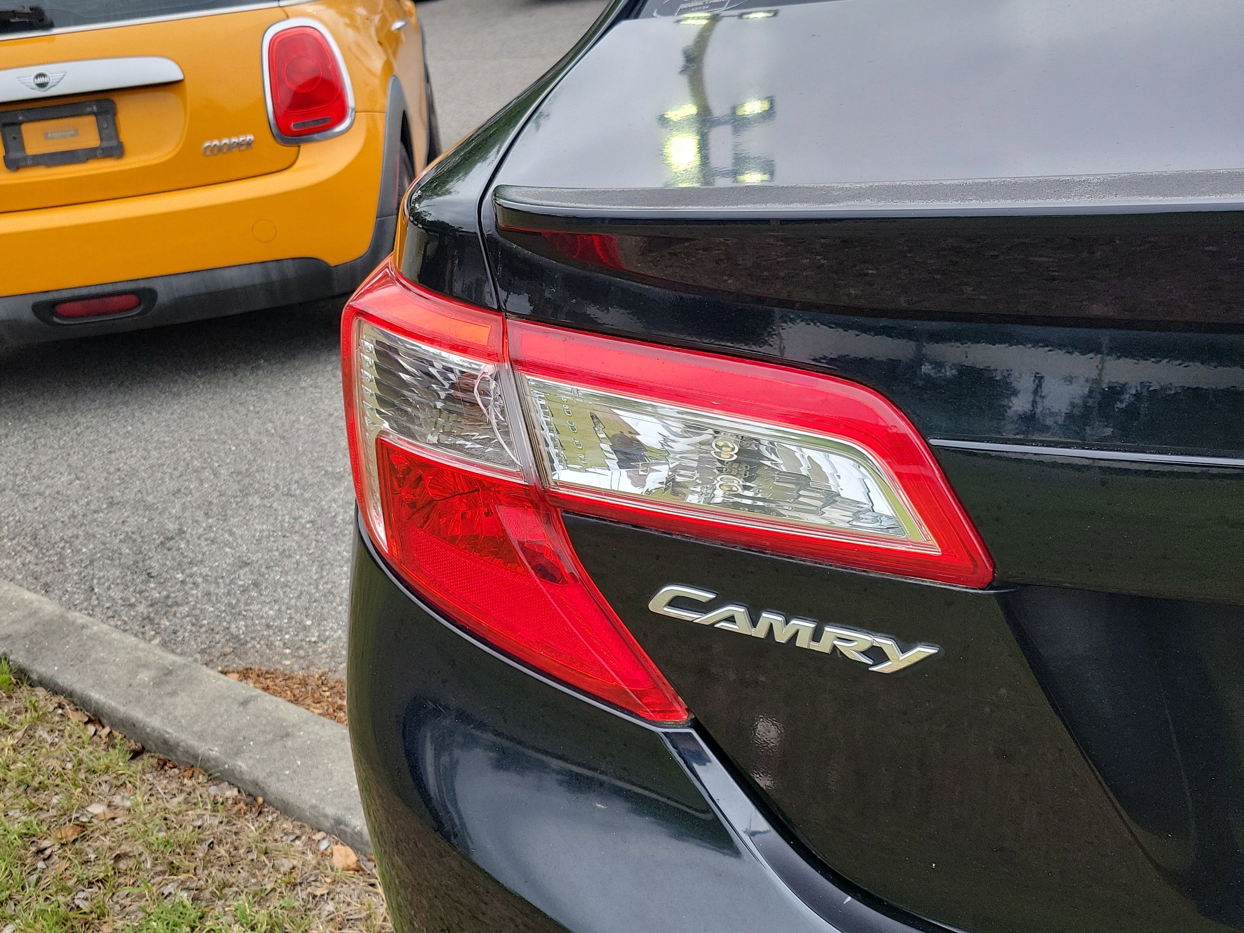 Used 2013 Toyota Camry SE FWD image 19