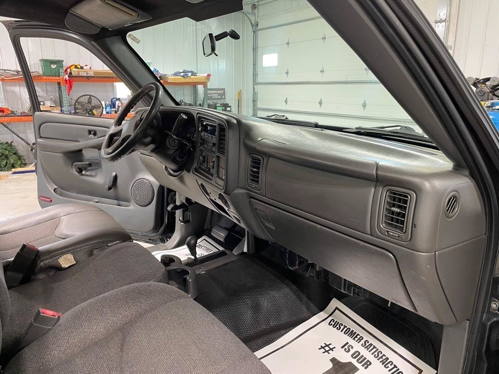 Used 2004 Chevrolet Silverado 2500 W/T w/ Skid Plate Package AWD/4WD image 13