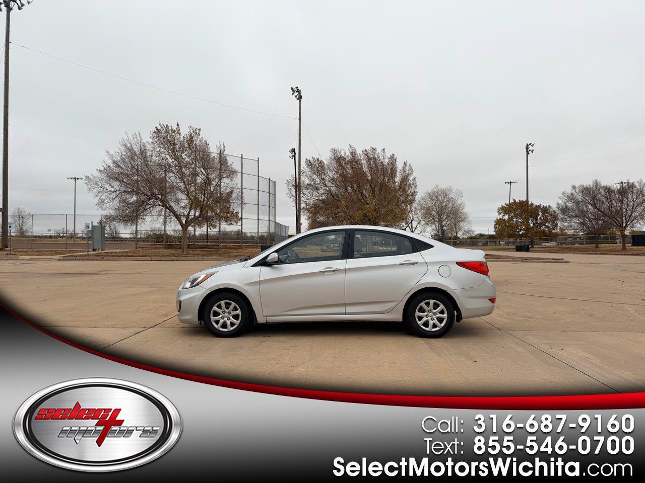 Used 2013 Hyundai Accent GLS FWD image 1