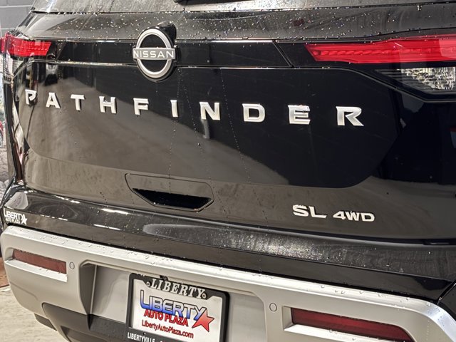 New 2025 Nissan Pathfinder SL image 16