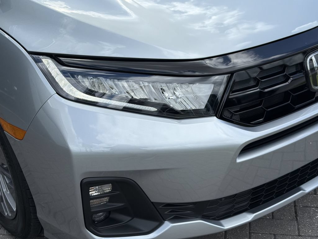Used 2025 Honda Odyssey Touring image 9