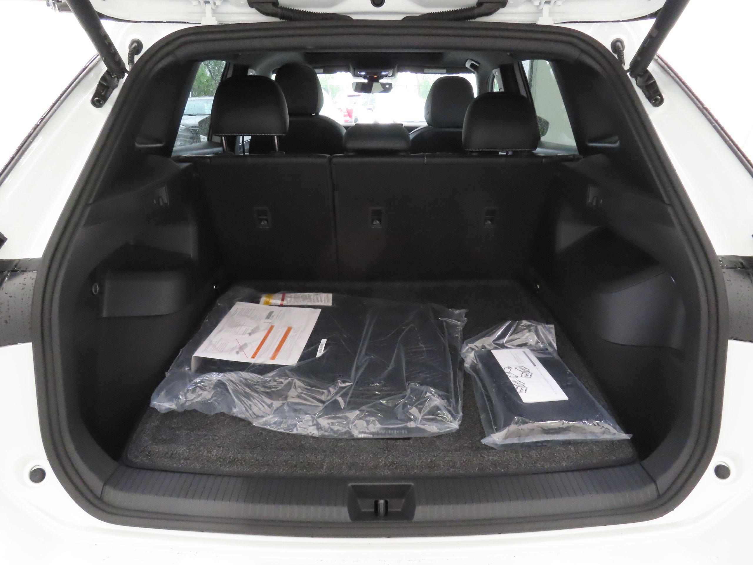 New 2026 Volkswagen Tiguan SE R-Line FWD image 22