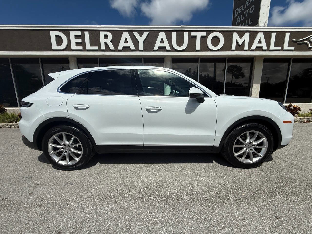 Used 2024 Porsche Cayenne image 8