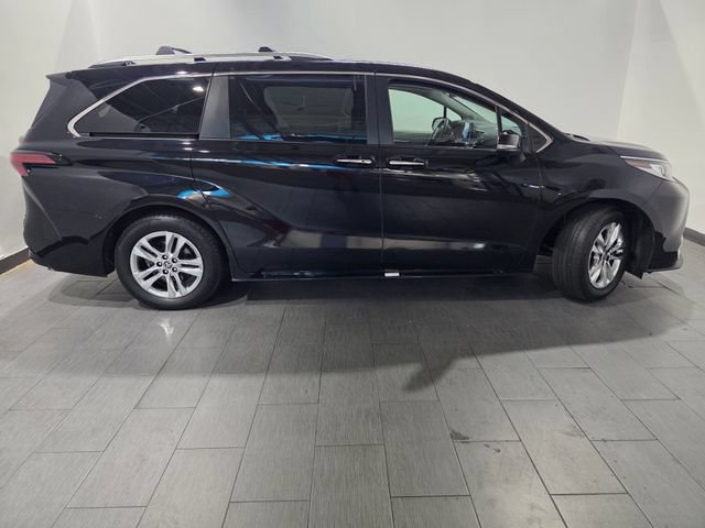 Used 2024 Toyota Sienna Limited AWD/4WD image 6