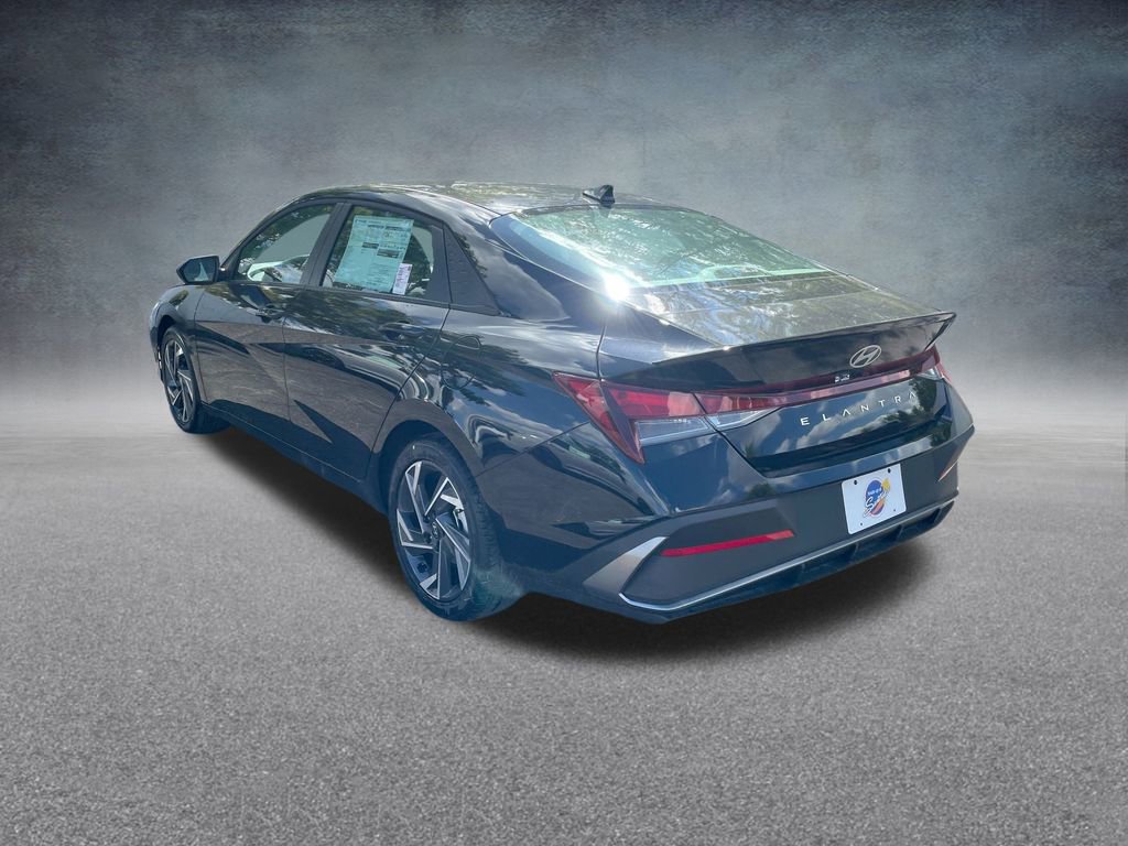 Used 2025 Hyundai Elantra Sport image 29