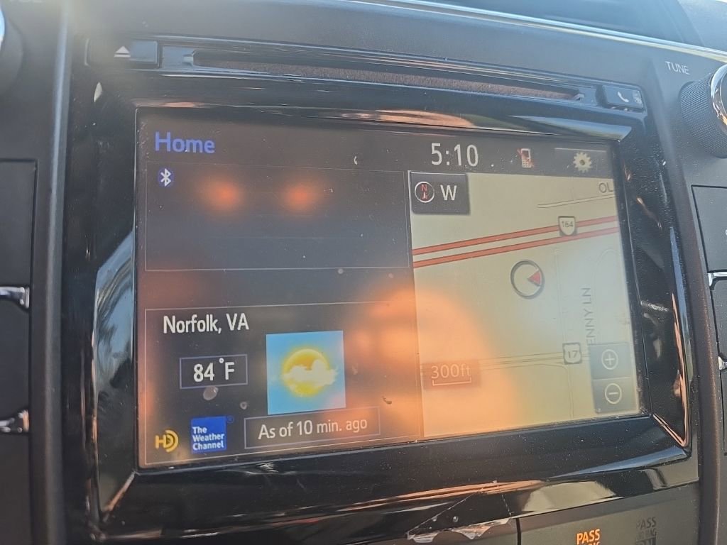 Used 2015 Toyota Camry SE w/ Moonroof Package image 18