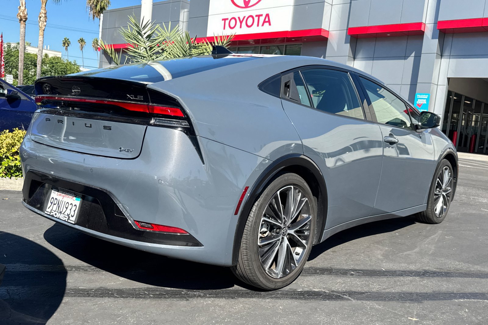 Used 2024 Toyota Prius XLE FWD image 5