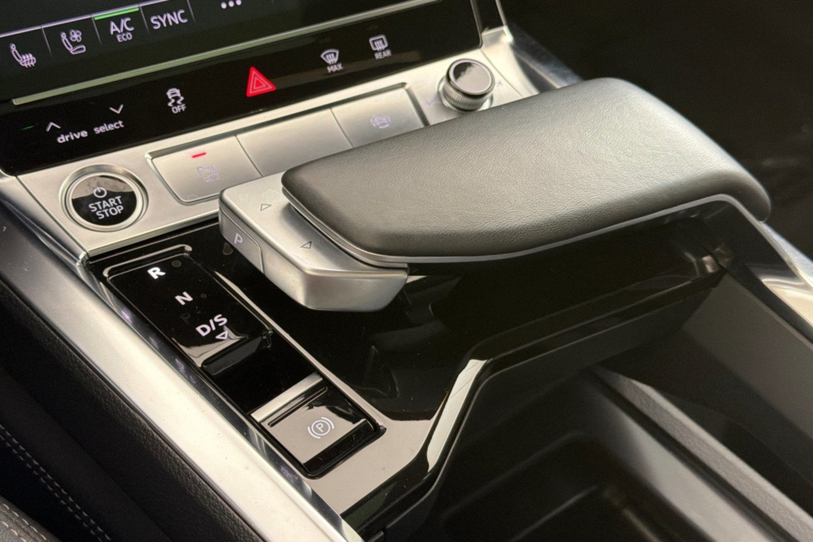 Used 2024 Audi Q8 e-tron Premium Plus AWD/4WD image 19