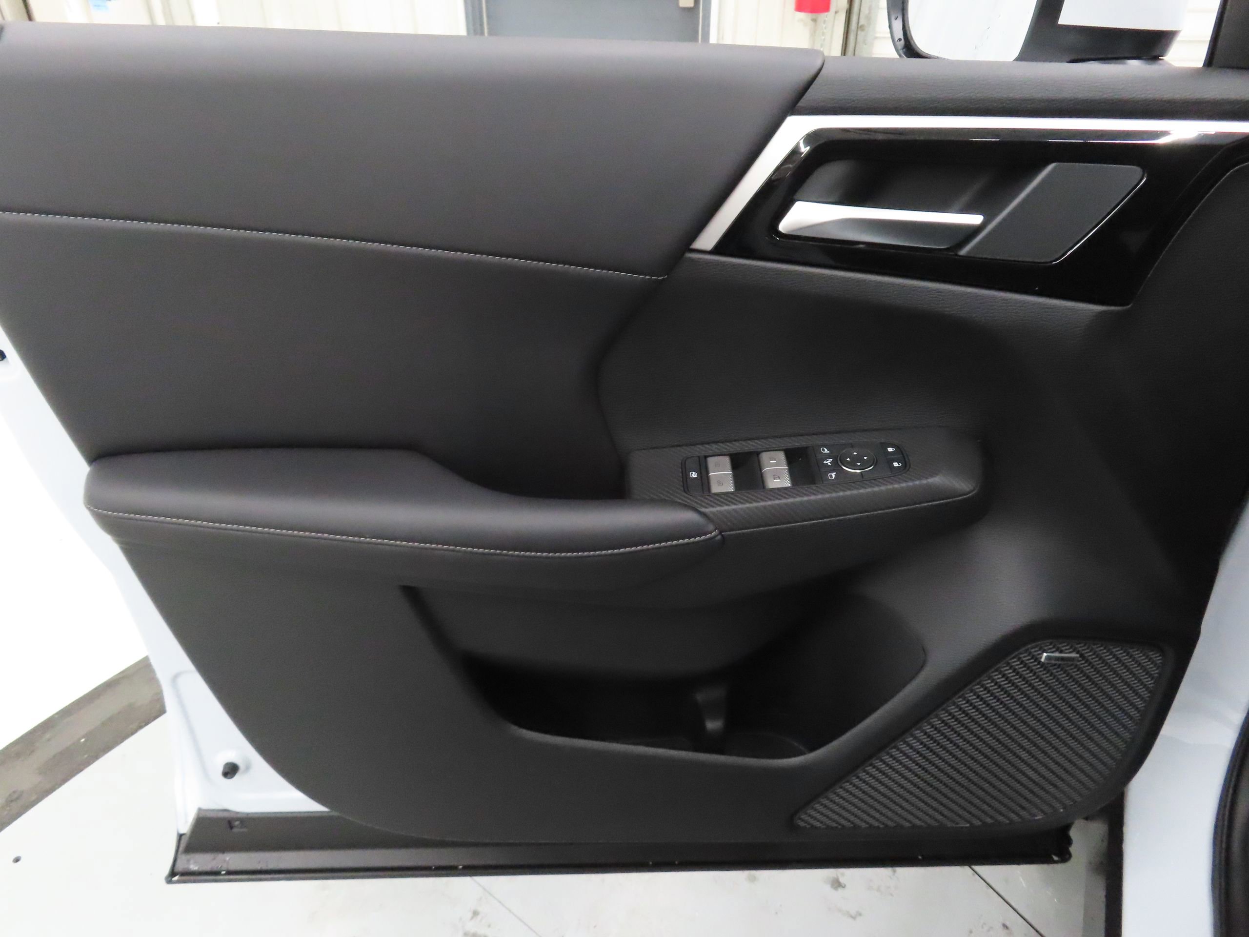 New 2026 Mitsubishi Outlander SE AWD/4WD image 9