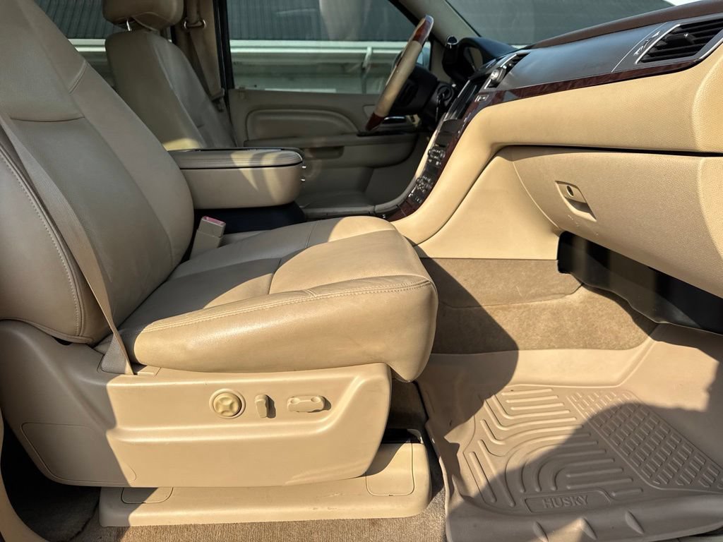 Used 2012 Cadillac Escalade ESV Luxury AWD/4WD image 43