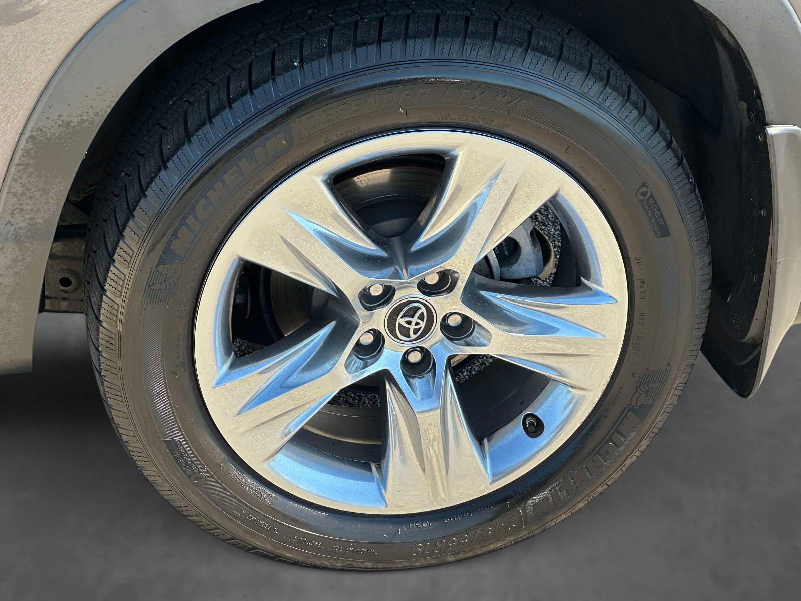 Used 2019 Toyota Highlander Limited AWD/4WD image 6