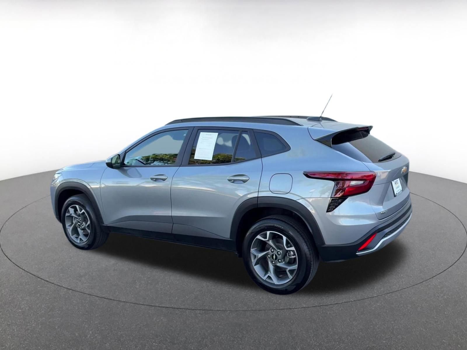 Used 2025 Chevrolet Trax LT image 10